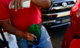 СМИ узнали о продаже Венесуэлой нефти по $5–10 за баррель