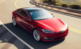 Чтобы превзойти конкурента: Tesla Model S расширила линейку за счёт версии Plaid