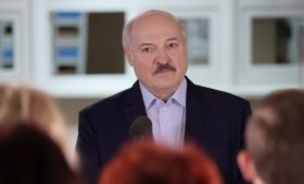 Лукашенко предложил подать на МОК в суд и назвал его руководство бандой