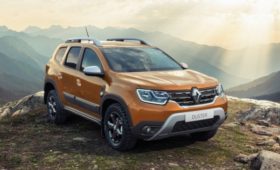 Новый Renault Duster стартует в России в пяти комплектациях: названы цены