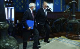 Глава дипломатии ЕС оценил возможность новых санкций против России