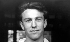 Бывший футболист «Тоттенхэма» и сборной Англии Джимми Гривз скончался в возрасте 81 года