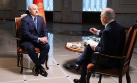Лукашенко допустил, что военные помогли мигрантам попасть в Польшу»/>