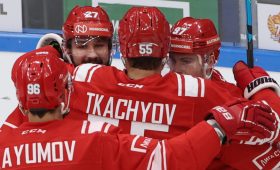 Без права на поражение: российские хоккеисты побеждают в ретроформе