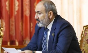 Пашинян заявил о заинтересованности Армении в мирном договоре с Баку»/>