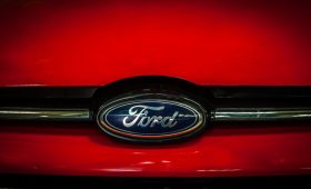 Глава Ford заявил, что дефицит чипов продлится до 2023 года