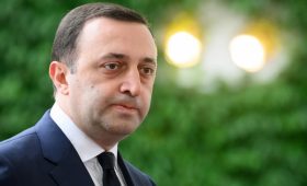 Премьер Грузии обвинил «партию продажников» в отправке людей на Украину»/>