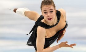 Выступающая за Грузию российская фигуристка Анастасия Губанова выиграла чемпионат Европы