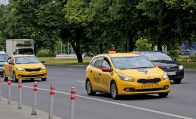 Таксистам в России запретили работать более 12 часов в сутки с 1 сентября 2023 года