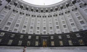 Глава Минфина Украины предупредил об «огромном дефиците» бюджета в 2024-м»/>
