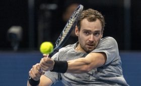 Роман Сафиуллин вышел в полуфинал теннисного турнира в Китае