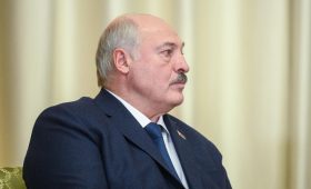 Лукашенко поручил создать комиссию по контролю за экспортом в Россию»/>