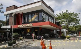 В Малайзии McDonald’s подал в суд в связи с бойкотом из-за Израиля»/>