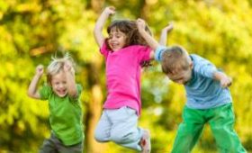 Ученые: игры в лесах и парках повышают иммунитет ребенка