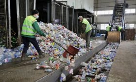 Куратор «мусорной реформы» отчитался о росте переработки отходов в России»/>