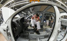 На бывшем заводе Volkswagen в Калуге запустили производство машин»/>