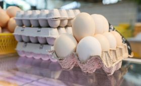 FT узнала о плане ЕС ввести пошлины на яйца и сахар с Украины»/>