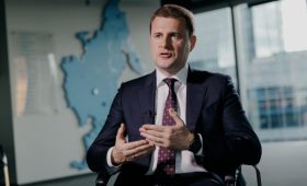 Глава Минвостокразвития заявил об «абсурдной» дуополии Visa и Mastercard»/>
