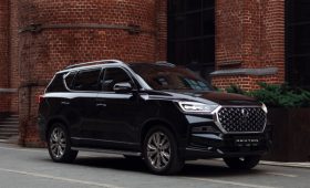 На российский рынок выходит семиместный внедорожник KGM Rexton