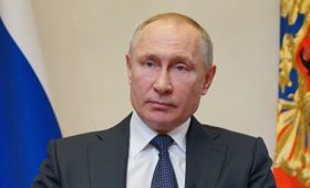 Путин поручил снизить страховые взносы в соцфонды с зарплат сверх МРОТ