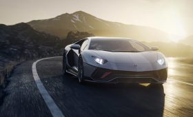 Lamborghini показала самый мощный негибридный суперкар за всю историю
