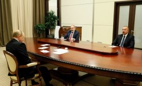 Алиев выразил готовность перевернуть «страницу противостояния» с Арменией»/>