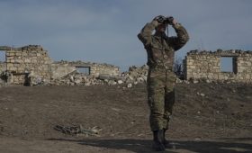 Ереван заявил о пленении 12 армянских военных на границе с Азербайджаном»/>