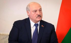 Лукашенко сказал Путину о надежде на то, что Запад услышит «голос разума»»/>