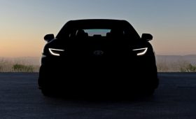 Toyota анонсировала премьеру: новая Camry?