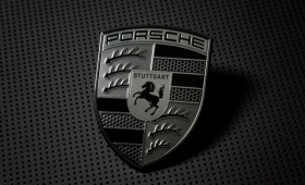 Версии Turbo моделей Porsche получили логотип в новом цвете и другое оформление салона