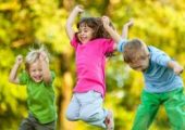 Ученые: игры в лесах и парках повышают иммунитет ребенка