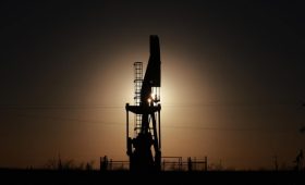 BP отказалась от сокращения добычи нефти из-за финансовых проблем»/>