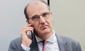 Во Франции задержали экс-премьера Жана Кастекса»/>