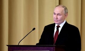 Путин разрешил ряду западных фондов продать российские ценные бумаги»/>