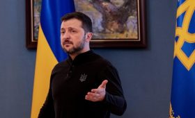 Зеленский оценил возможность встречи России и Украины без посредников»/>