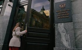 Аудиторы предупредили о рисках для бюджета от роста процентных расходов»/>