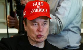WSJ узнала о поиске в Tesla преемника Маска»/>