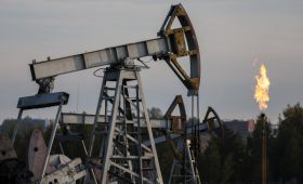 Посольство России назвало размер скидки на нефть для Индии»/>